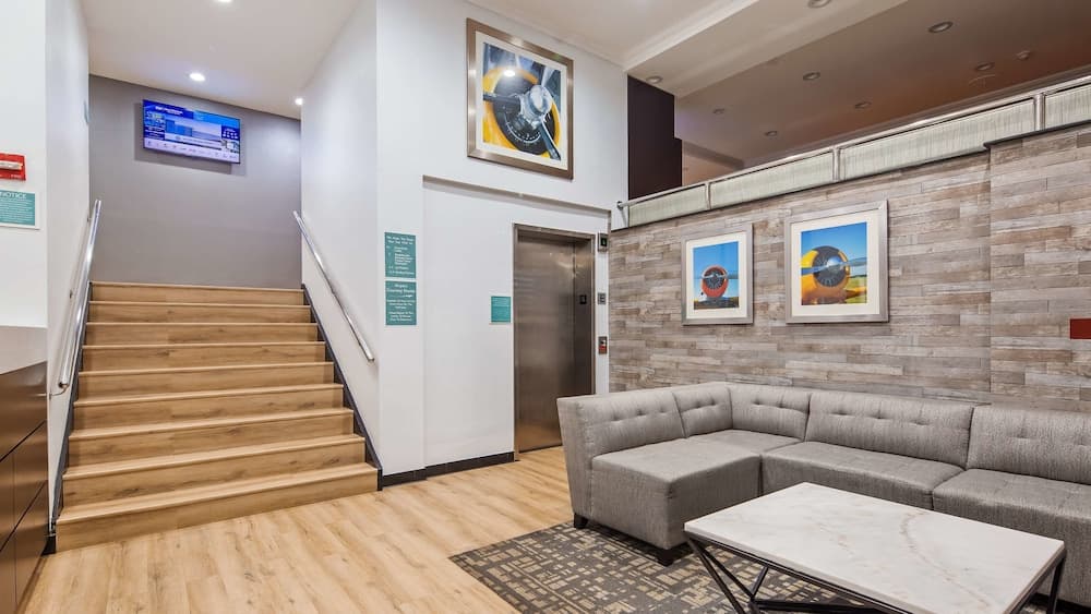 Best Western JFK Airport Hotel interior in Jamaica, NY — gallery photo 2