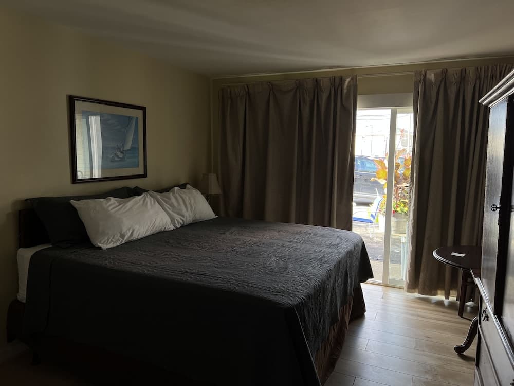 SHIPS INN Hotel featured exterior or lobby in Hampton, NH — similar hotel
