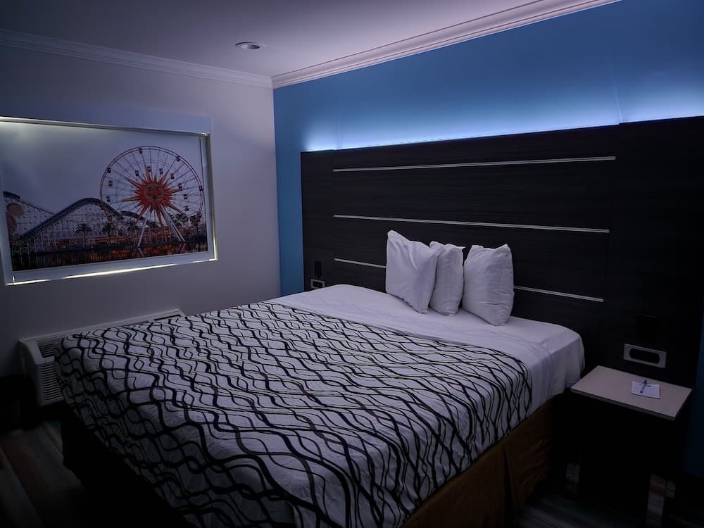 Travelodge by Wyndham Fullerton Near Anaheim gallery photo in Fullerton, CA — image 28