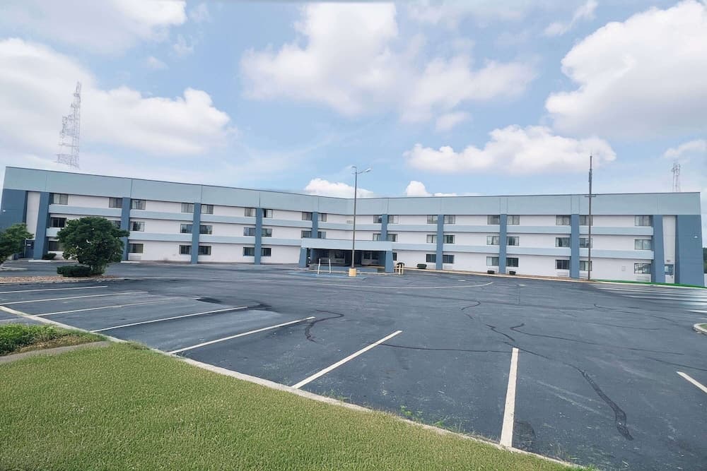 Baymont by Wyndham Columbia, MO featured exterior or lobby in Columbia, MO — similar hotel