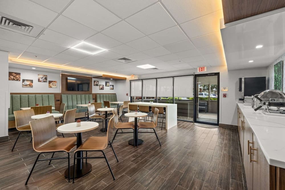 Clarion Pointe Lakeland I-4 gallery photo in Lakeland, FL — image 47