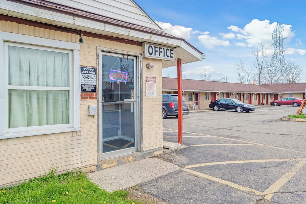 Flint Motel by OYO MI Near I-475 gallery photo in Flint, MI — image 15
