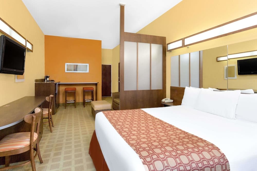 Microtel Inn & Suites by Wyndham Greenville/University Medic gallery photo in Greenville, NC — image 9