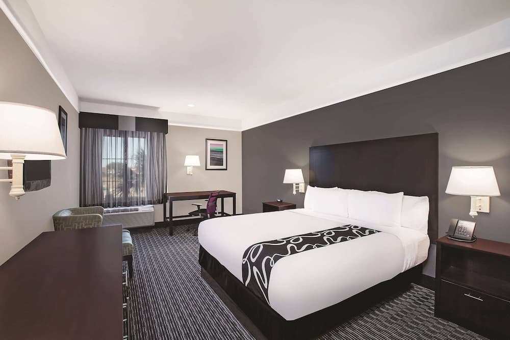 La Quinta Inn & Suites by Wyndham Beaumont West gallery photo in Beaumont, TX — image 27