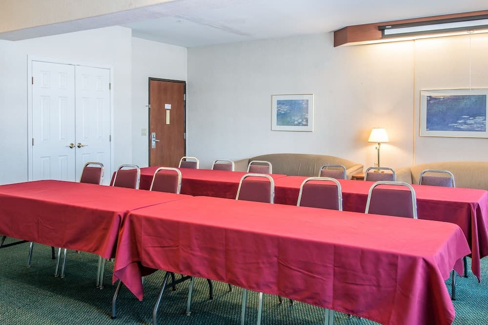 Sleep Inn & Suites Oregon - Toledo gallery photo in Oregon, OH — image 33