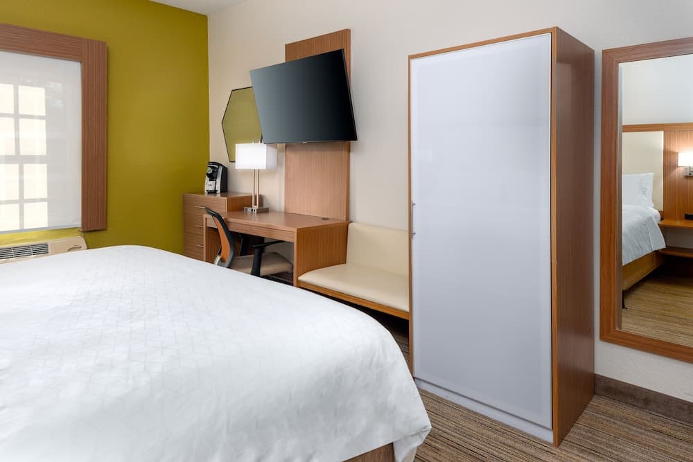 Holiday Inn Express & Suites Naples North - Bonita Springs by IHG interior in Bonita Springs, FL — gallery photo 2