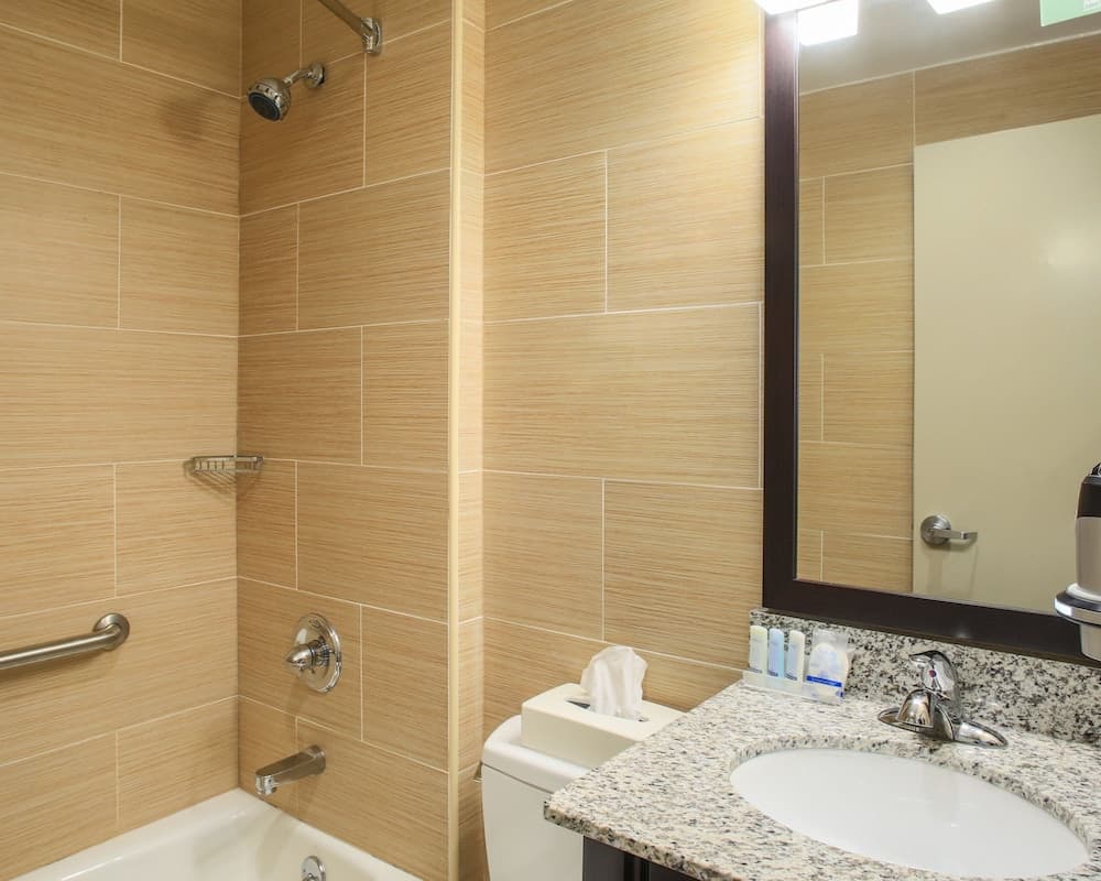 Days Inn by Wyndham Brooklyn Borough Park interior in Brooklyn, NY — gallery photo 2