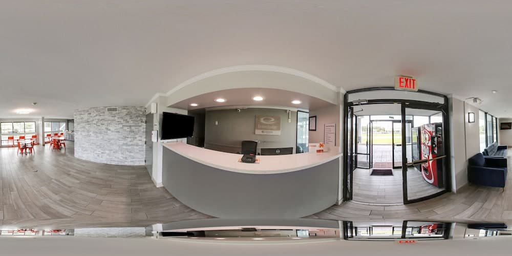 Econo Lodge Mobile Airport Blvd. interior in Mobile, AL — gallery photo 2