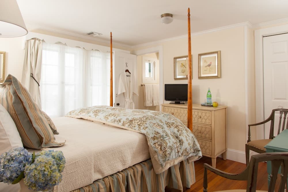 Garden Gables Inn property views in Lenox — gallery photo 3