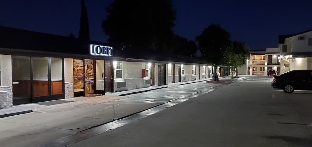 Le Blanc Inn & Suites gallery photo in El Monte, CA — image 23
