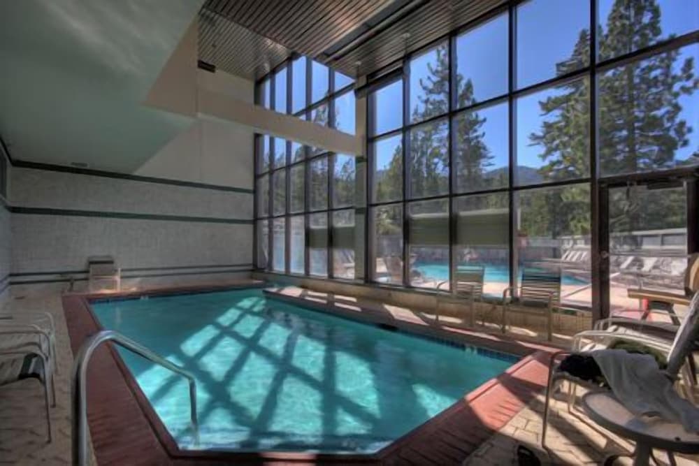 Ridge Crest interior in Stateline, NV — gallery photo 2