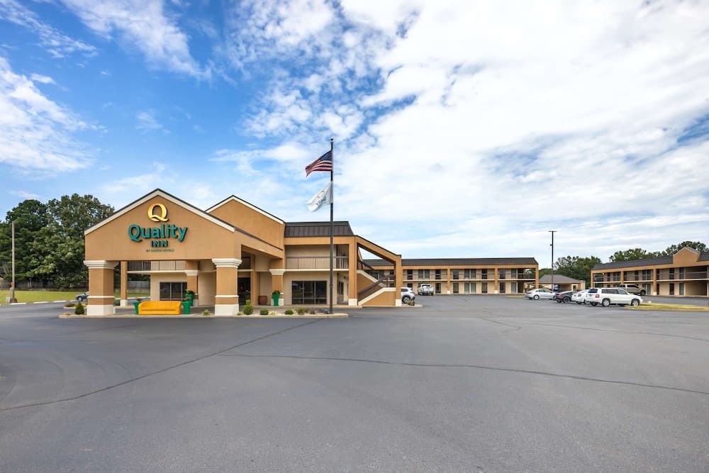 Quality Inn Paris featured exterior or lobby in Paris, TN — similar hotel