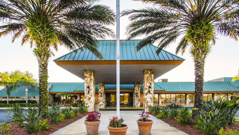 Croix Grand Hotel — hotel in Sebring, Florida
