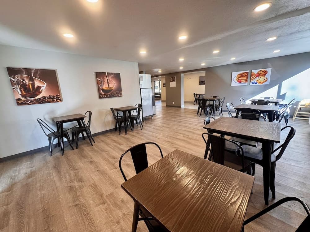 Super 8 By Wyndham Great Falls City Center interior in Great Falls, MT — gallery photo 2