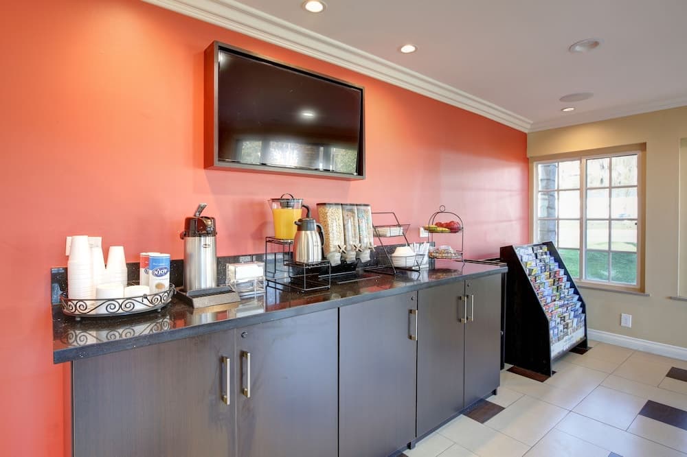 Ontario Inn & Suites property views in Montclair, CA — gallery photo 3