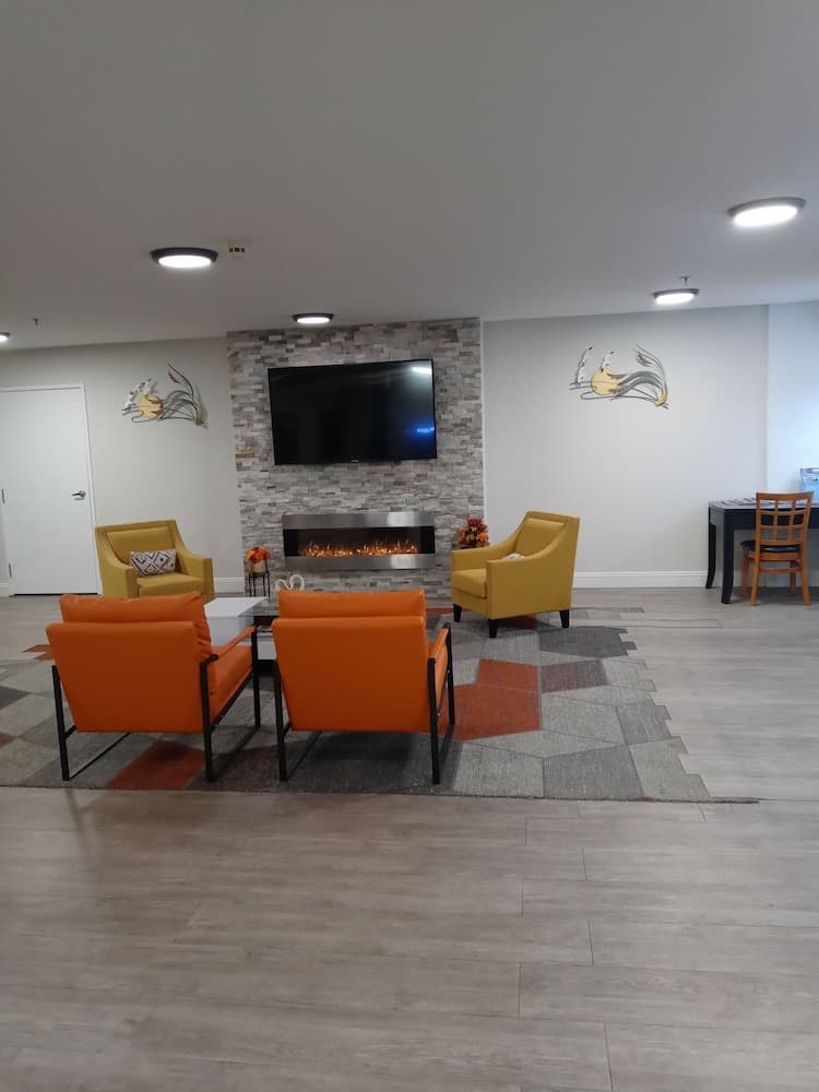 Clarion Pointe Evansville North interior in Evansville, IN — gallery photo 2