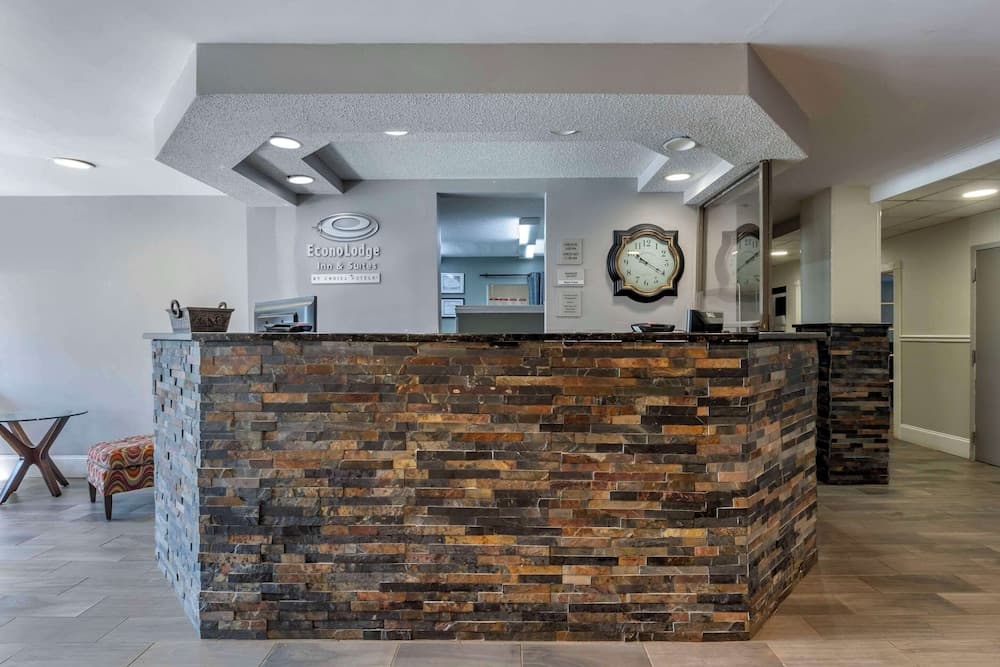 Greenville Pelham Inn by IHG property views in Greenville, SC — gallery photo 3