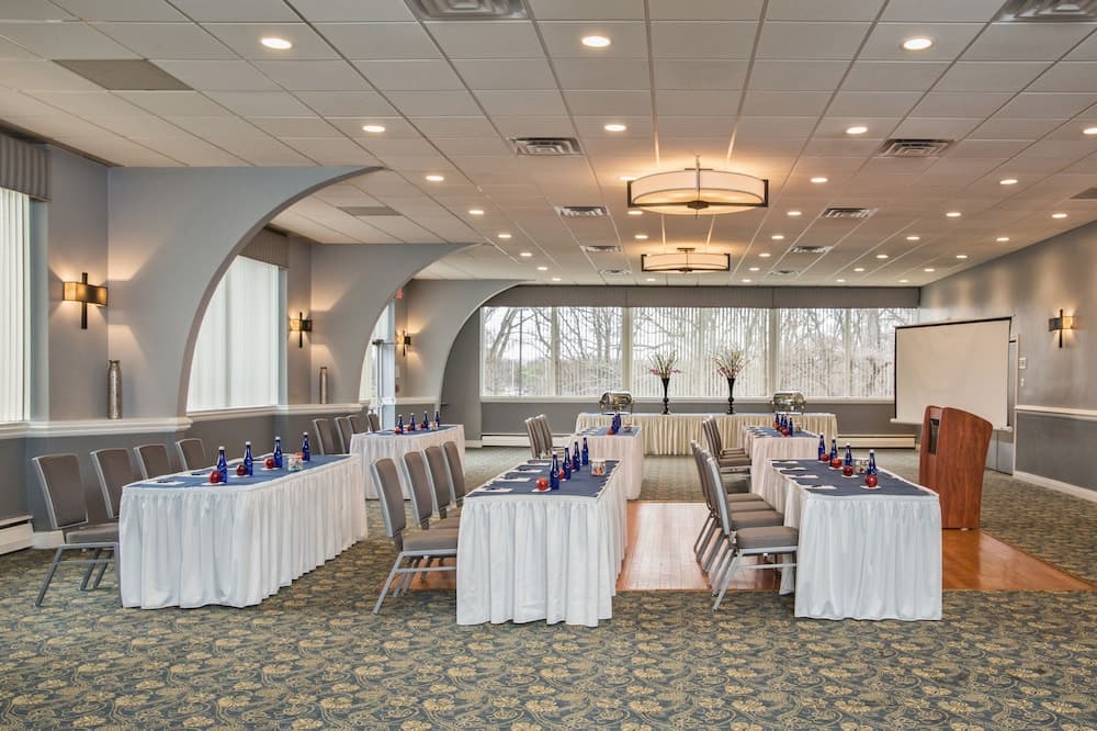The Kenilworth Hotel - Airport West gallery photo in Kenilworth, NJ — image 17