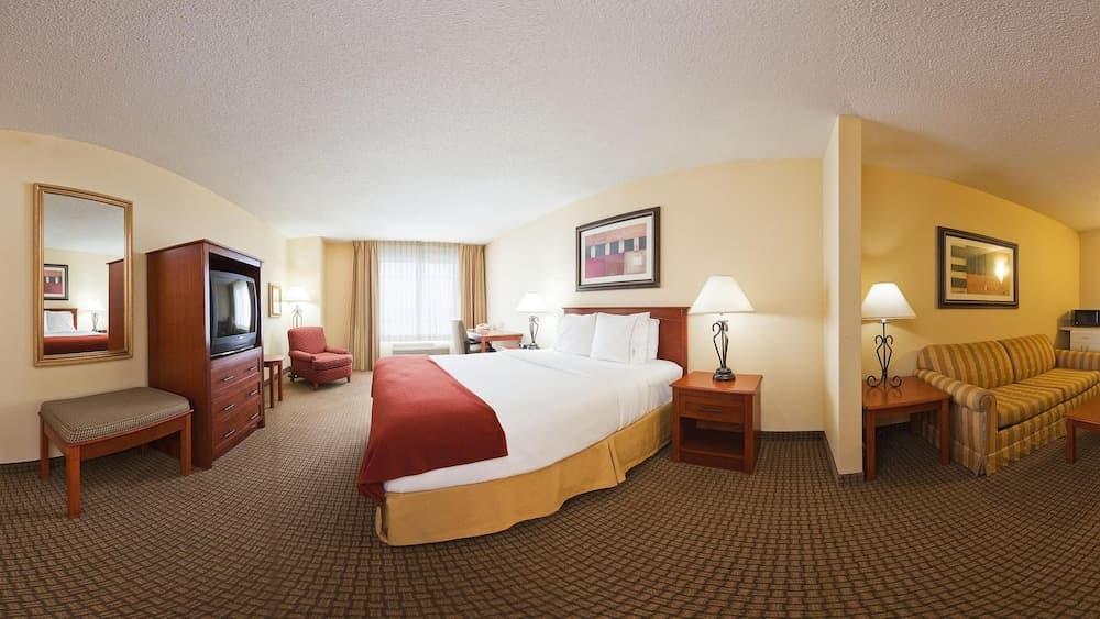 Holiday Inn Express and Suites Greenville by IHG interior in Greenville, MS — gallery photo 2