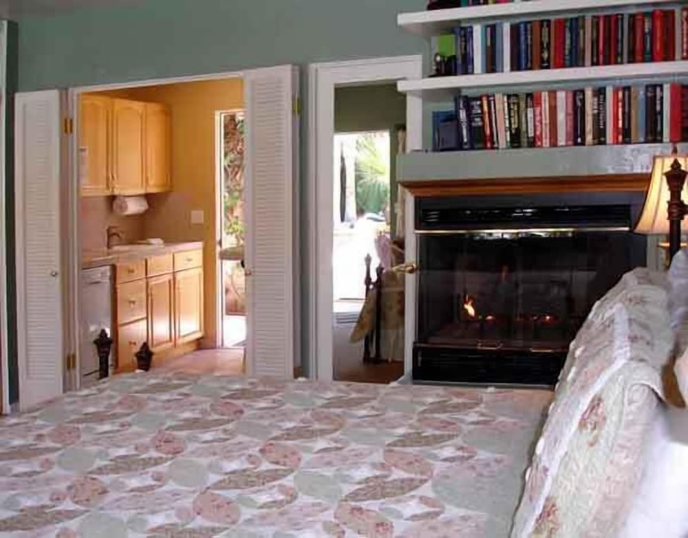 Coyote Inn interior in Palm Springs, CA — gallery photo 2