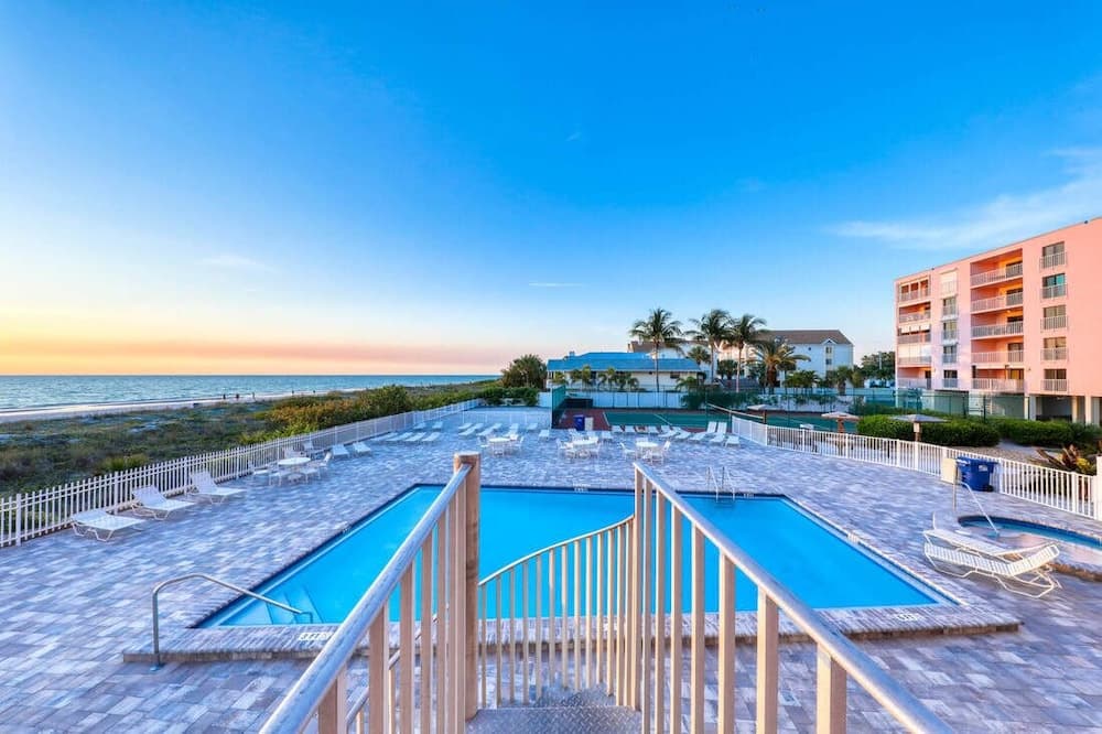 Kandy's Kondo property views in Indian Rocks Beach, FL — gallery photo 3