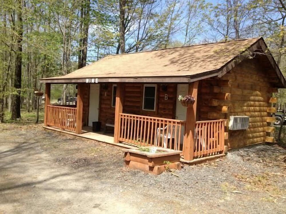 Lake Wanoka Resort featured exterior or lobby in Honesdale, PA — similar hotel