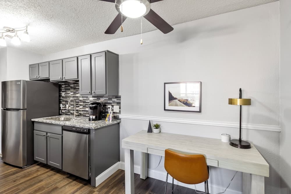 Landing Grand Prairie property views in Grand Prairie, TX — gallery photo 3