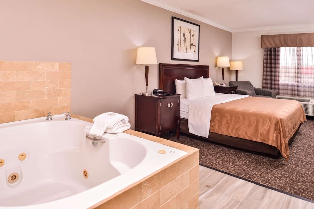Quality Inn & Suites Beaumont property views in Beaumont, TX — gallery photo 3