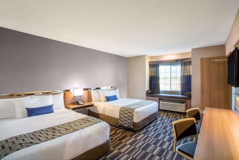 Microtel by Wyndham Vernal / Naples interior in Vernal, UT — gallery photo 2