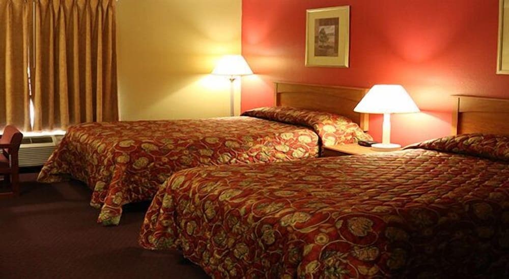 HomeTown Inn & Suites interior in Schererville, IN — gallery photo 2