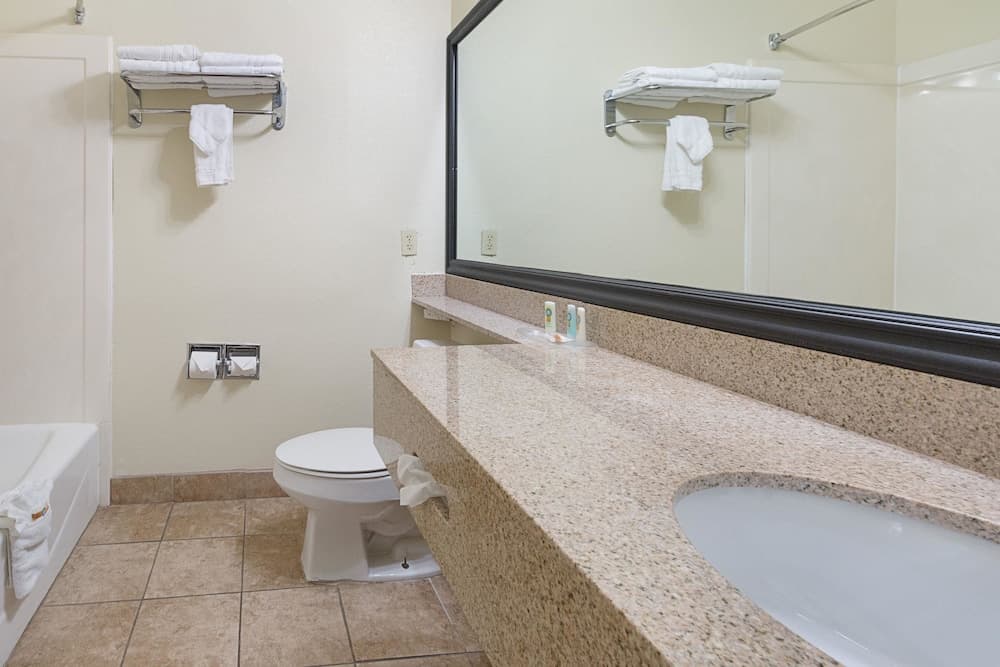 Quality Suites Temple I-35 gallery photo in Temple, TX — image 23