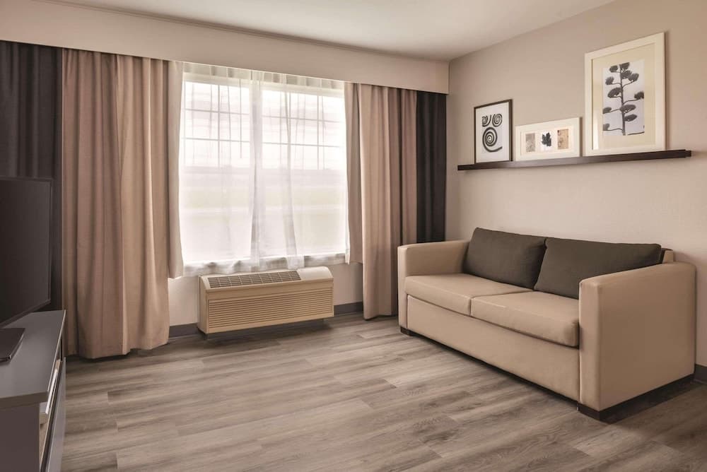 Country Inn & Suites by Radisson, Cedar Falls, IA gallery photo in Cedar Falls, IA — image 55