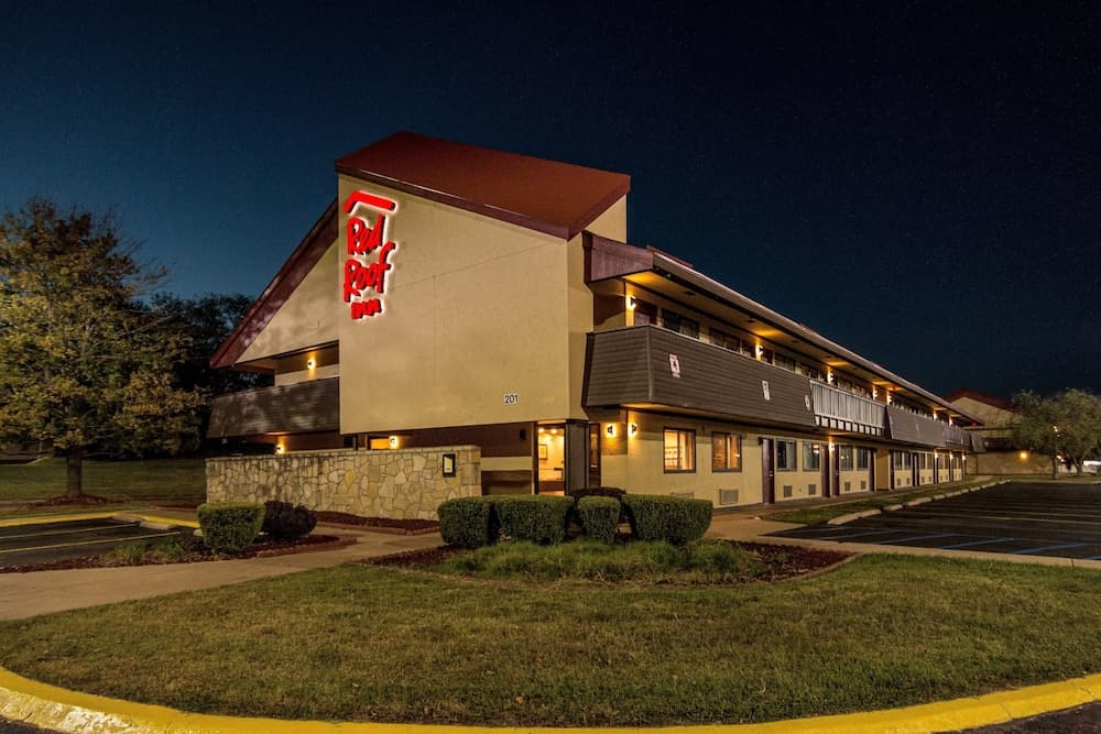 Red Roof Inn Columbia, MO featured exterior or lobby in Columbia, MO — similar hotel