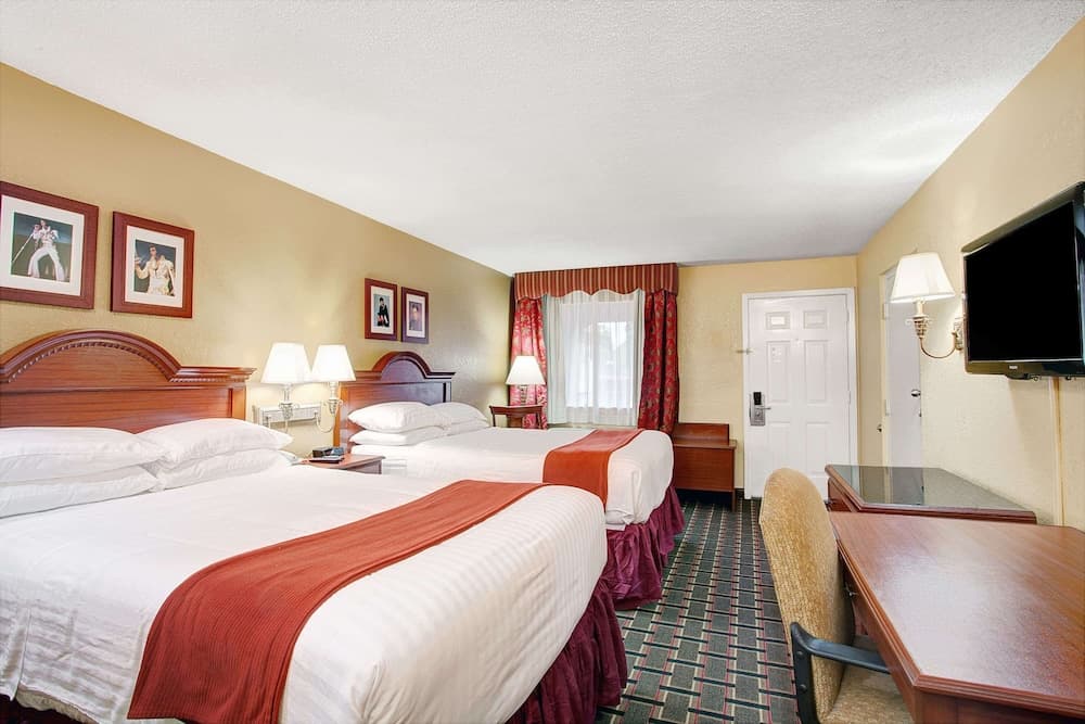 Days Inn by Wyndham Memphis at Graceland interior in Memphis, TN — gallery photo 2