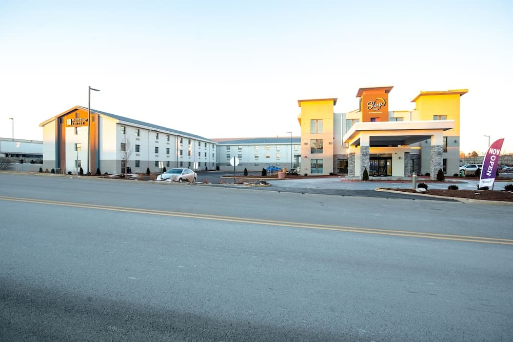 MainStay Suites Oak Brook Terrace-Chicago featured exterior or lobby in Villa Park, IL — similar hotel