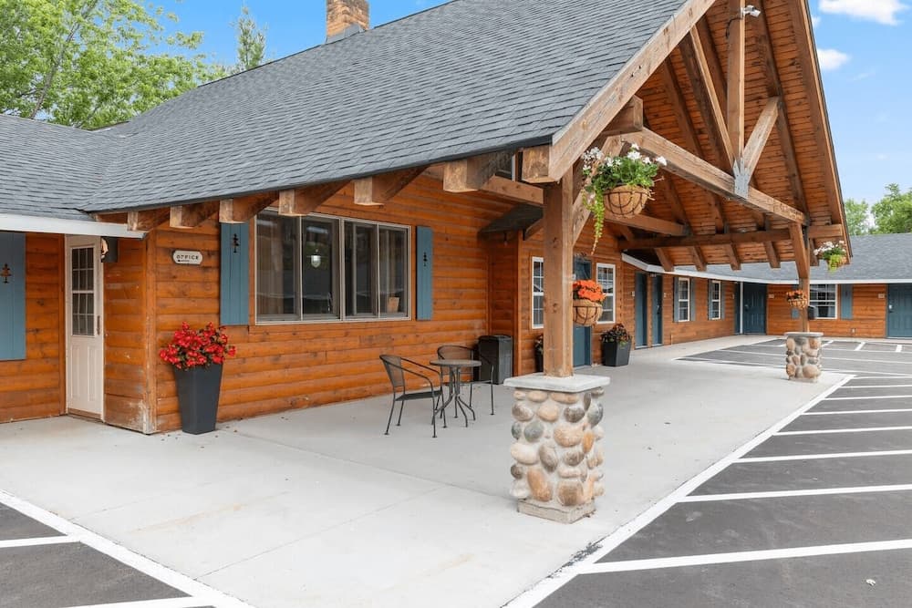 River View Lodge featured exterior or lobby in Aitkin, MN — similar hotel