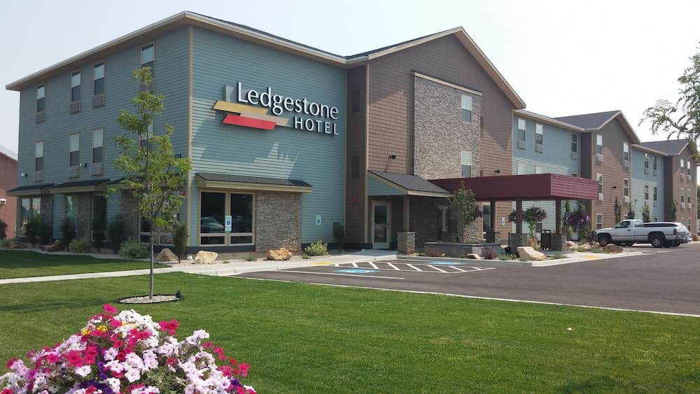 Ledgestone Suites Hotel Vernal featured exterior or lobby in Vernal, UT — similar hotel