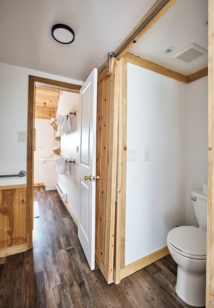 Misty Mountain Lodge interior in Estes Park, CO — gallery photo 2