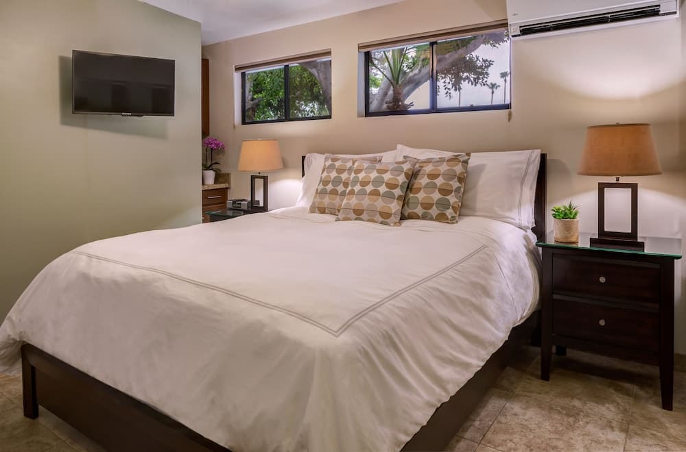 Avance Hotel property views in Palm Springs, CA — gallery photo 3