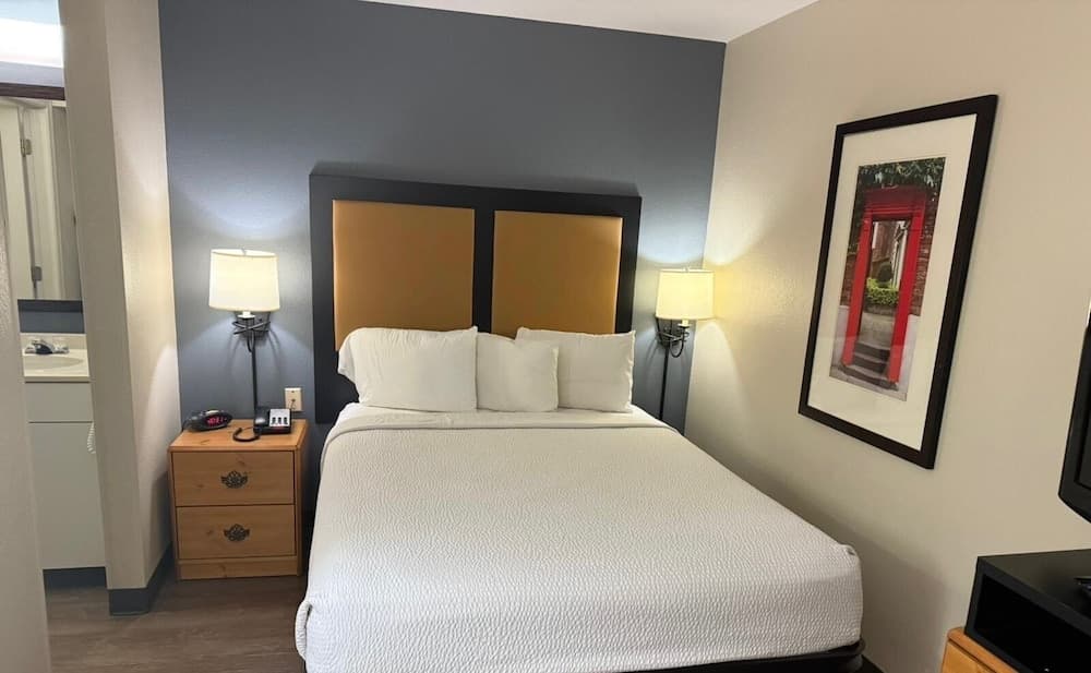 MainStay Suites Washington Dulles Airport featured exterior or lobby in Chantilly, VA — similar hotel