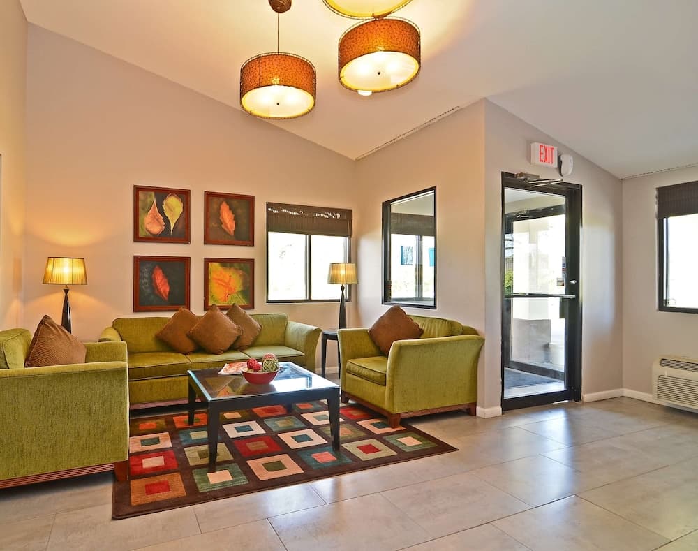 Lexington Inn & Suites NW Chicago Elgin gallery photo in Elgin, IL — image 16