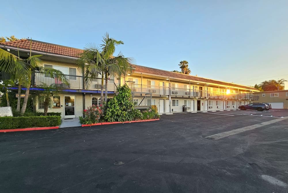 Travelodge by Wyndham Fullerton Near Anaheim gallery photo in Fullerton, CA — image 11