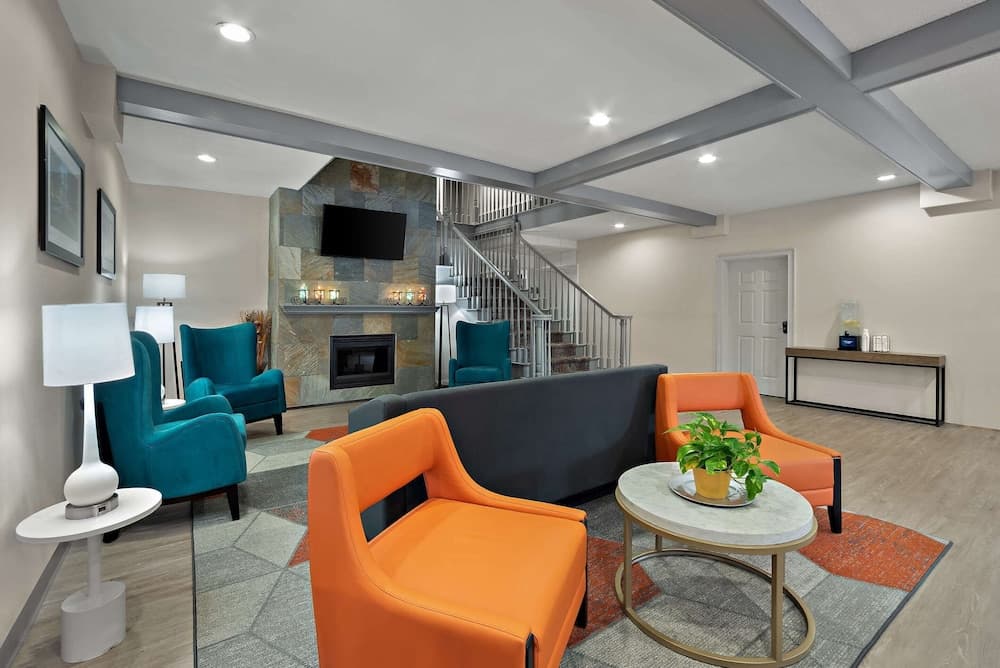 Comfort Inn & Suites Santee interior in Santee, SC — gallery photo 2