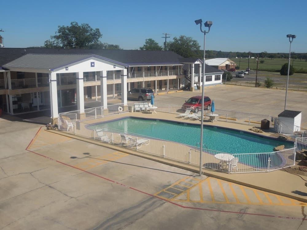 Relax Inn Mineral Wells property views in Mineral Wells, TX — gallery photo 3