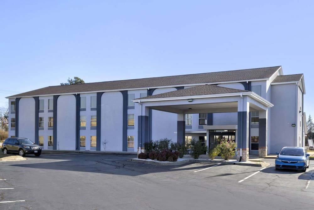 Quality Inn Spartanburg Northwest featured exterior or lobby in Spartanburg, SC — similar hotel