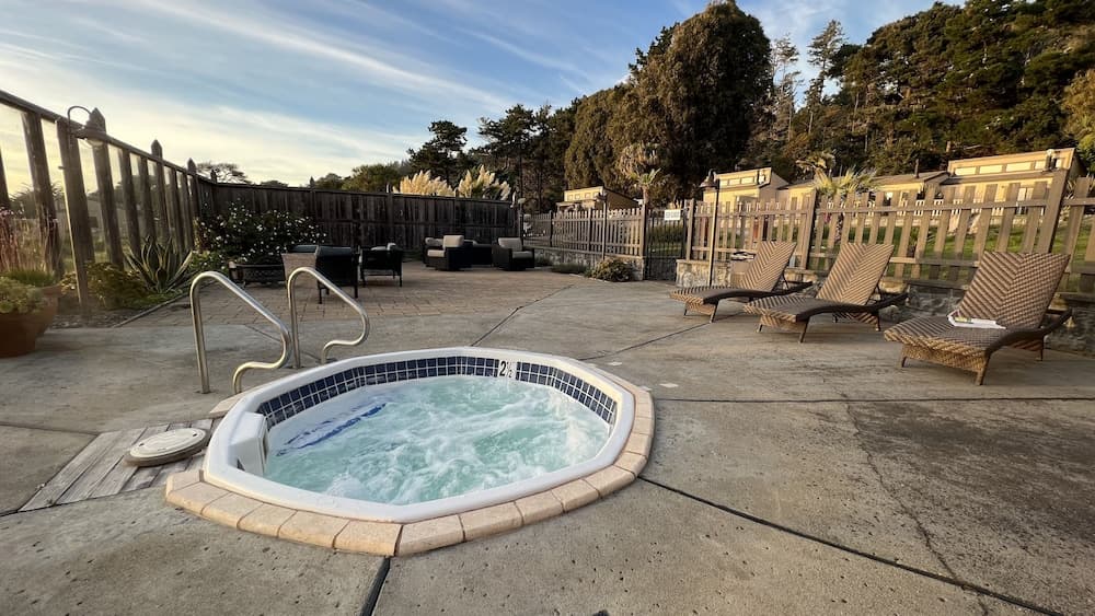 Fort Ross Lodge interior in Jenner, CA — gallery photo 2