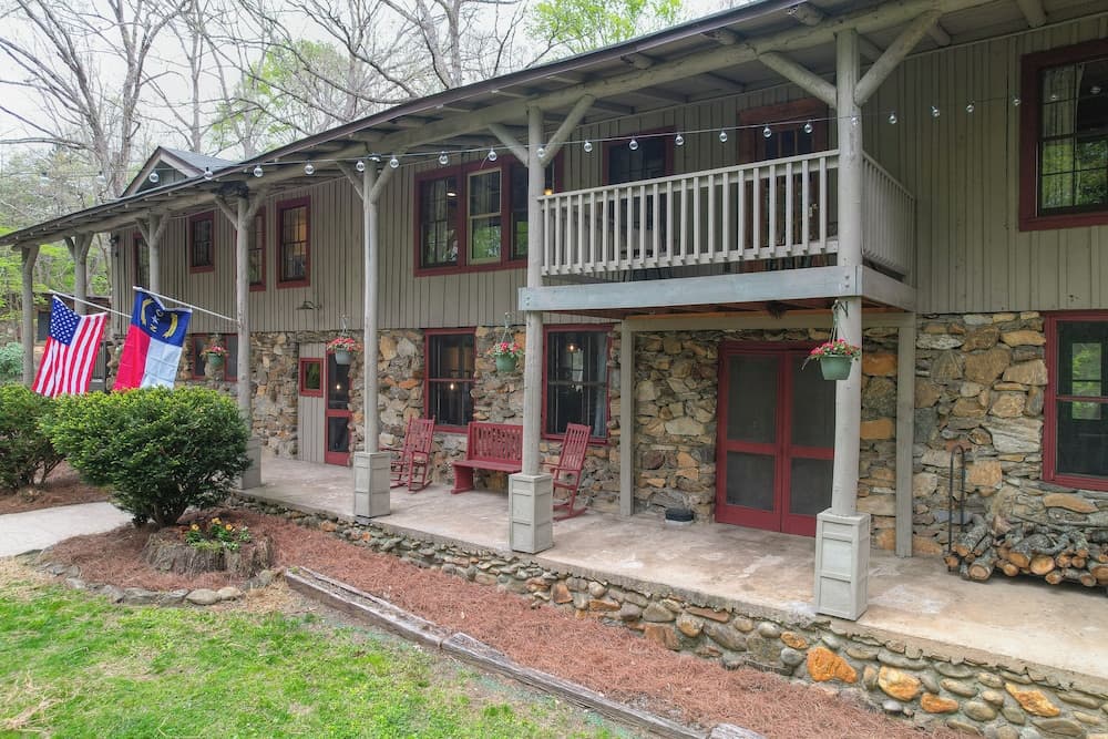 Wildrest Hotel featured exterior or lobby in Waynesville, NC — similar hotel