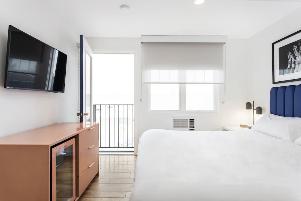 Grove Hotel interior in Sayville, NY — gallery photo 2