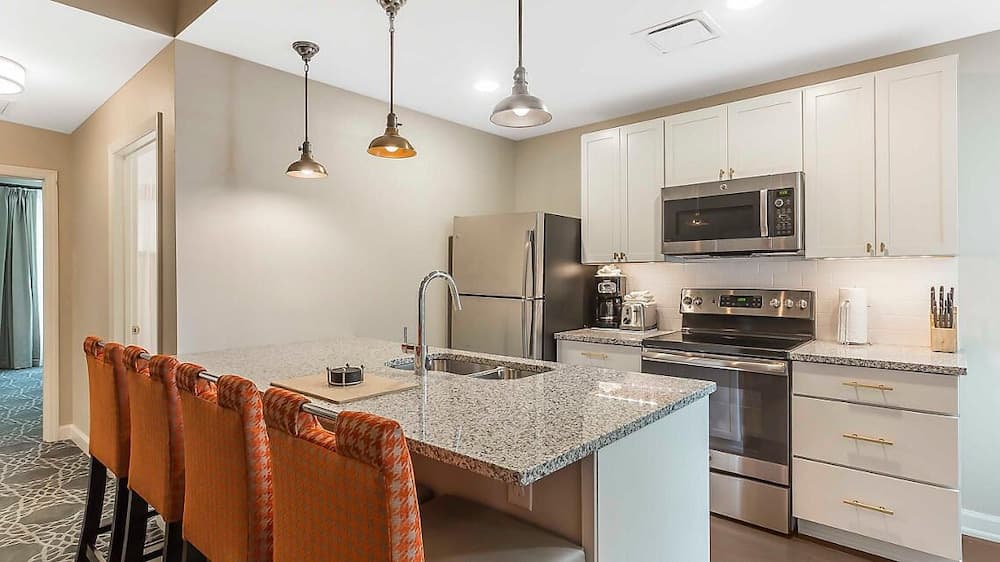 King 583 interior in Charleston, SC — gallery photo 2