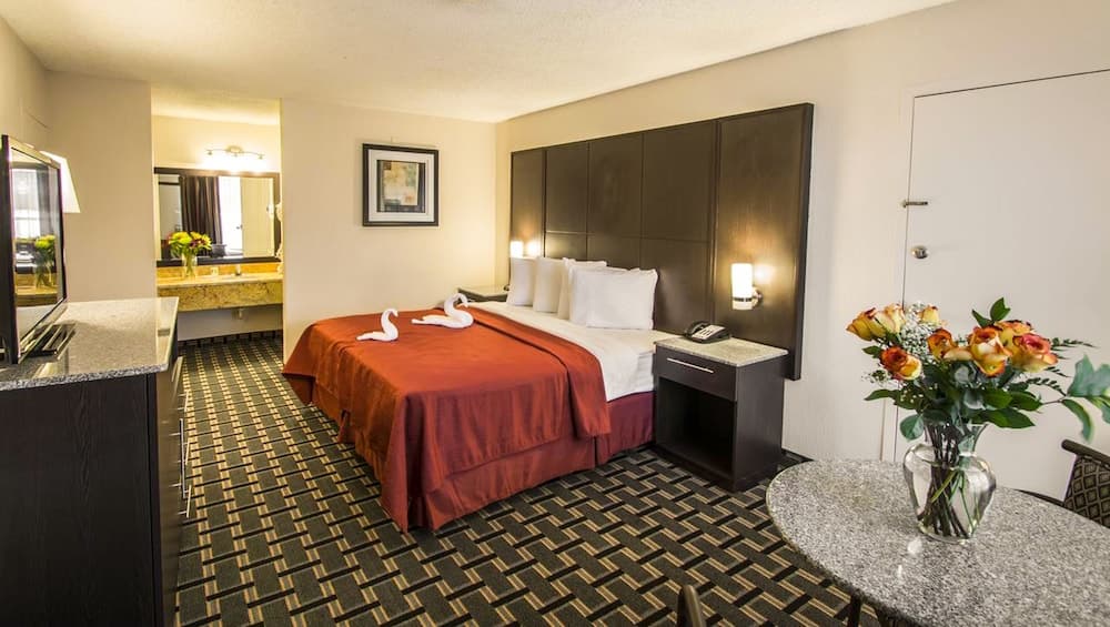 Croix Grand Hotel property views in Sebring, FL — gallery photo 3